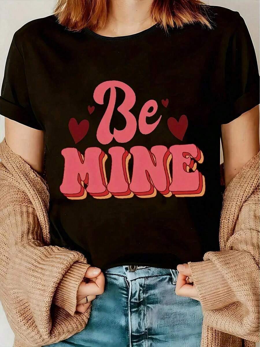 Ropa de Mujer - Camiseta Estampada con el Diseño "Be Mine" - Camiseta Casual de Manga Corta con Cuello Redondo, Diseño en Forma de Corazón, Camiseta de Algodón para Verano y Primavera - Negro - Ver 1