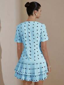 Versatile Casual Dress For Women With Round Neck, Fitted Waist, Short Sleeves, Black And White Polka Dot Print, Layered Ruffle Hem And Matching Silhouette - 灰色 - 查看 2