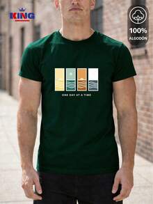 King T-shirt Playera 100% algodón de excelente calidad, esta playera garantiza una suavidad excepcional al tacto, cuello redondo con estampado "One Day At A Time Landscape Panels" y manga corta - Verde Oscuro - Ver 1