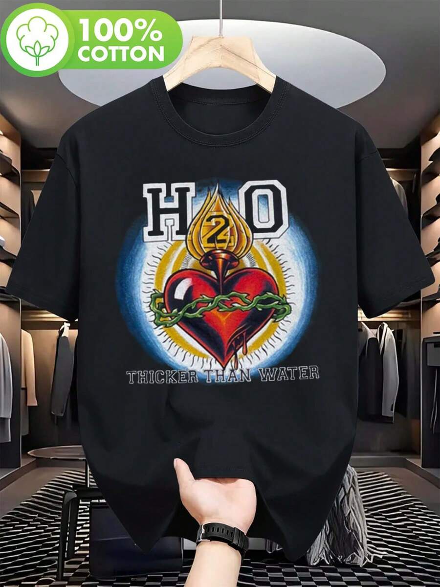 Camiseta Vintage de la Banda de Punk Hardcore H2O Thicker Than Water de 1997 - Diseño Gráfico de Corazón en Llamas, Estilo Retro de los 90, Camiseta de Algodón Adecuada para Conciertos, Ropa Urbana y Actividades al Aire Libre - Lavable a Máquina, Mercancía Unisex de la Banda. - Negro - Ver 1