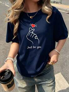 This Casual T-Shirt Features A Simple Print, A Round Neck, And Short Sleeves. The Classic, Basic Design Is Universally Flattering, And The Loose, Relaxed Fit Feels Comfortable And Breathable. The Fine, Soft Texture Is Soft Against The Skin And Breathable, So It Won't Pill Or Lose Its Shape Over Time. The Subtle, Elegant Print Design Is A Must-Have For Summer. This Versatile Piece Pairs Perfectly With All Kinds Of Bottoms-You Can't Go Wrong. - 藏蓝色 - 查看 7