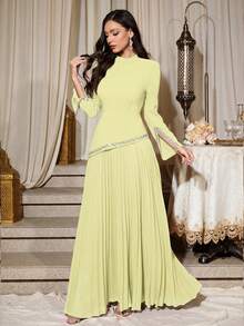 Falda plisada oversize para mujer de color amarillo verdoso liso, con cuello alto pequeño, puños y bajo asimétricos con pedrería, para fiesta - Verde limón - Ver 5