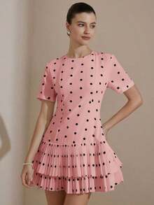 Vestido casual versátil para mujer con cuello redondo, cintura ceñida, manga corta, estampado de lunares en blanco y negro, dobladillo con volantes en capas y silueta a juego - Rosa - Ver 4