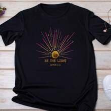 Camisetas de Tallas Grandes de Alta Calidad, Camiseta Estampada "Be The Light" de Algodón, Camiseta Oversize para Hombres y Mujeres, Artículos Versátiles Unisex, Camiseta de Algodón - Negro - Ver 1
