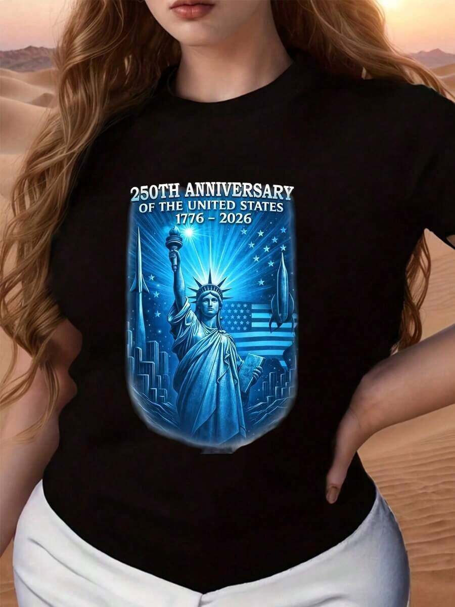 Camiseta Cultura Maya con diseño de la Estatua de la Libertad, brillo azul y texto de fondo con la bandera estadounidense, 250º aniversario de los Estados Unidos 1776 2026. Adecuada para uso casual, eventos patrióticos y celebraciones. Camisetas para mujer, camisetas de cuello redondo, camisetas del 250º aniversario de los Estados Unidos, camisetas del Día de la Independencia, camisetas de equipo, camisetas con estampado gráfico. Tejido de algodón puro de baja elasticidad, cómoda de llevar. Camisetas de manga corta, camisetas casuales para uso diario al aire libre. La mejor opción para regalos (tallas S-5XL). Camiseta Algodón - Negro - Ver 1