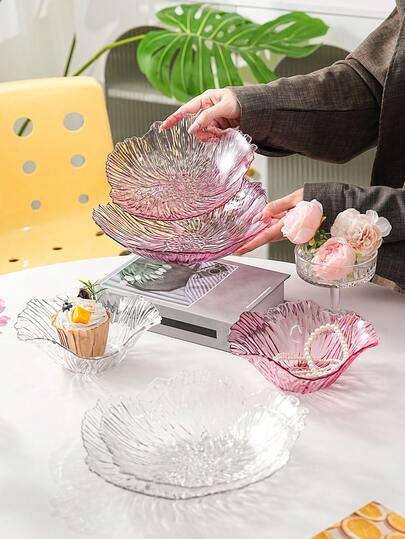 1 chiếc đĩa cao hình cánh hoa trang nhã, làm từ chất liệu PET màu hồng, bền chắc, thích hợp đựng đồ ăn nhẹ, kẹo, trái cây, các loại hạt - Lý tưởng cho trang trí phòng khách, đám cưới và tiệc tùng.