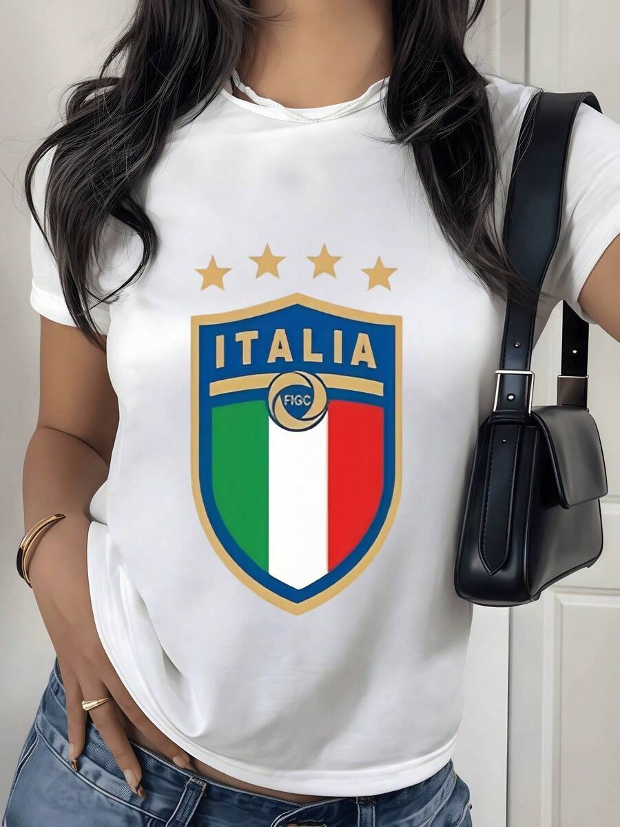 Insignia italiana con estrellas doradas y los colores nacionales verde blanco y rojo símbolo de orgullo y tradición deportiva camiseta de mujer moderna ideal para mostrar tu pasión por el fútbol italiano. - Blanco - Ver 1