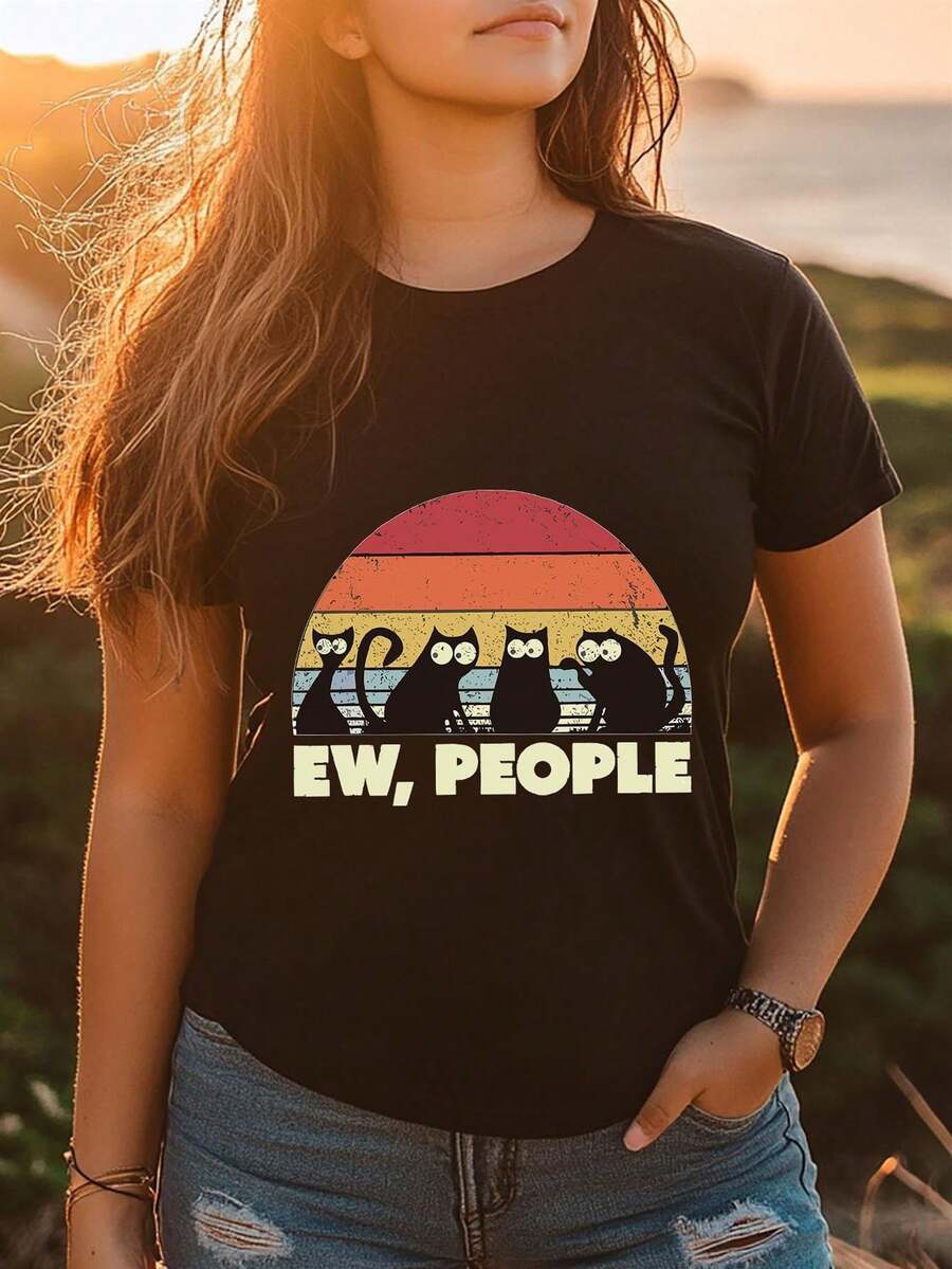 Camiseta de talla grande para mujer con estampado de gato negro - Diseño geométrico vintage, con texto EW,PEOPLE, cuello redondo informal, mangas cortas, cómoda para todas las estaciones, fácil de lavar, estilo casual divertido. | Diseño exquisito |   Suelto y cómodo |   Fácil de combinar | - Negro - Ver 1