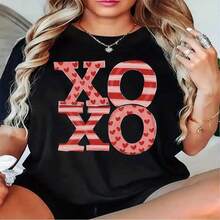 1 pieza de playera  para hombre y mujer, 100% algodón puro, cuello redondo casual con estampado, manga corta transpirable para uso diario, con el símbolo del Día de San Valentín XO, dise?o con corazones y rayas - Negro - Ver 2