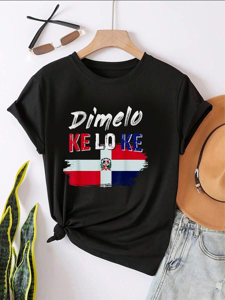 Blusa casual para mujer, camiseta vintage Dimelo KE LO KE con la bandera de República Dominicana - negra con estampado colorido, corte regular, para todas las estaciones, camiseta de cuello redondo, camiseta de uso diario, camiseta con estampado llamativo, tela elástica, camisetas de algodón para mujer. - Negro - Ver 1