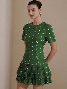 Vestido casual versátil para mujer con cuello redondo, cintura ceñida, manga corta, estampado de lunares en blanco y negro, dobladillo con volantes en capas y silueta a juego - Verde - Ver 6
