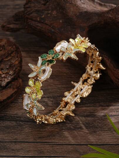 Cring Coco Vintage Style Wrist Jewelry Floral Enamel KC Golden-Tone Bangle Bracelet, Elegant Clover & Enamel Flower Design Statement Jewelry For Women, Perfect For Wedding, Beach & Holiday Party & Daily Wear