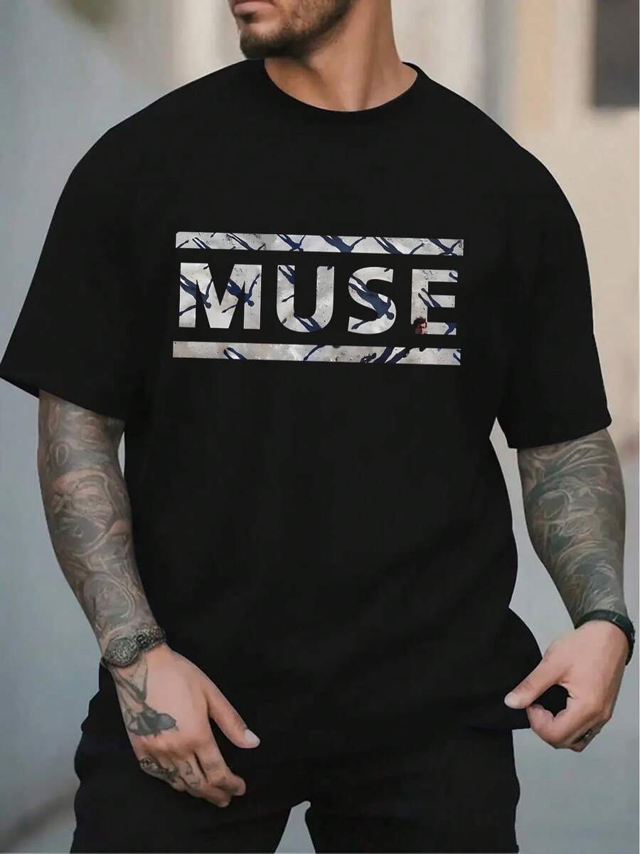 [Estilo Rock Britânico] Camiseta com Estampa da Banda Muse, Macia, Confortável, Moderna, Gola Redonda, Manga Curta, 2026 Drama Farmer, Tema Rock da Banda Muse, Camiseta para Entusiastas de Música Rock, Roupas Masculinas, Camiseta de Algodão, Camisetas Masculinas, Roupas de Verão Masculinas, Camisetas de Bandas, Camisetas Masculinas, Roupas de Férias para Mulheres, Roupas de Verão Discretas, Blusas de Jersey, Roupas de Resort Femininas com Estilo, Roupas de Verão Femininas, Blusas de Algodão, Blusas de Verão, Roupas de Verão, Blusas para Mulheres, Blusas Brancas, Blusa de Festa - Preto - Ver 1
