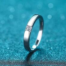 Swaro Anillo de plata de ley 925, anillo de banda simple con corte princesa, anillo de moissanita de 0.3 quilates, estilo unisex.Diamante sintético Moissanita, pasa detector de diamantes - 30 puntos Mozambique - Ver 3
