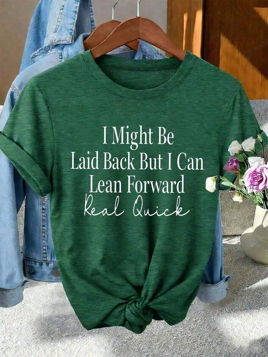 2026SummerELYSIAN WEAR Camiseta de Mujer 180G, Corte Holgado Casual, Cuello Redondo, Manga Corta, Estampado Gráfico con la Frase divertida "Puede que sea relajada, pero puedo inclinarme hacia adelante muy rápido". Ideal para uso diario, cómoda y suave, de mezcla de algodón, adecuada para mujeres que aman el humor y el estilo relajado. Camisetas gráficas holgadas y cómodas. - Verde - Ver 1