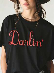 Camiseta Gráfica 'Darlin': Camiseta de Estilo Country Occidental para Mujer - Negro - Ver 7