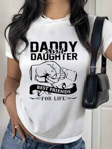 Estampa que celebra el vínculo inquebrantable entre padre e hija con un puño chocado simbolizando su conexión duradera y amistad eterna para siempre una muestra de amor y compañerismo representada en una camiseta de mujer moderna y confortable. - Blanco - Ver 1