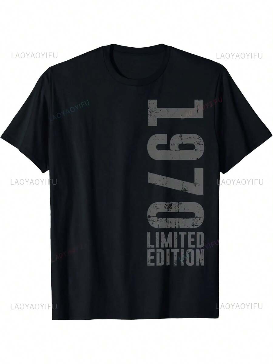Limited Edition 1970 55th Birthday Vintage Shirt | Black With Blue And White Retro Print, Unisex Regular Fit, Crew Neck, Soft And Breathable Fabric, Machine Washable, All-Weather Comfort, Loose And Comfortable. - 後退 - 查看 1