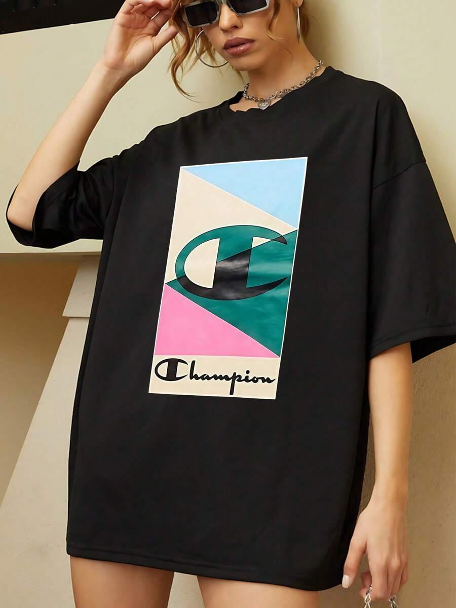 Geometría vibrante con bloques de color pastel y símbolo que evoca fuerza y confianza, transmitiendo energía moderna y actitud positiva camiseta de mujer cómoda y versátil para uso diario y ocasiones casuales - Negro - Ver 1