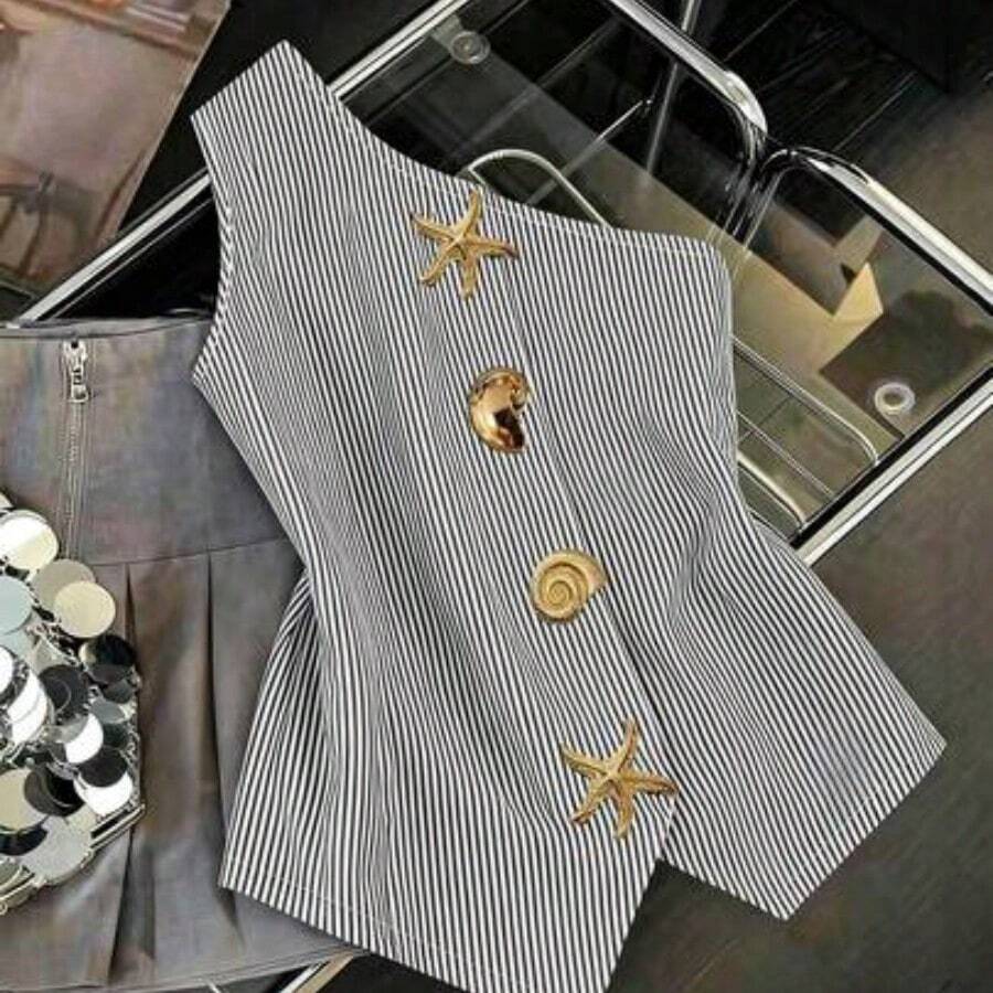 Fengyu Women's Clothing Store Blusa de mujer con hombro asimétrico, rayas azules, cintura ceñida, hebilla metálica y decoración de estrella de mar - Negro - Ver 1