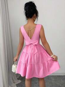 Vestido midi elegante para mujer de unicolor con cintura ajustada, sin mangas, con decoración de cadena y lazo - Rosa - Ver 6