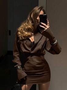 Conjunto casual de camisa elegante a rayas con solapa y botones y falda corta - [Cafetería] - Ver 2