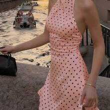YijiaNvz Vestido mini versátil de moda primavera/verano 2026, apto para uso diario, casual, commute, estilo callejero, retro, sexy, espalda descubierta y talla grande ocasiones, diseño de cuello halter en contraste negro y blanco, estampado en todo el vestido, elegante para fiestas - Rosa - Ver 1