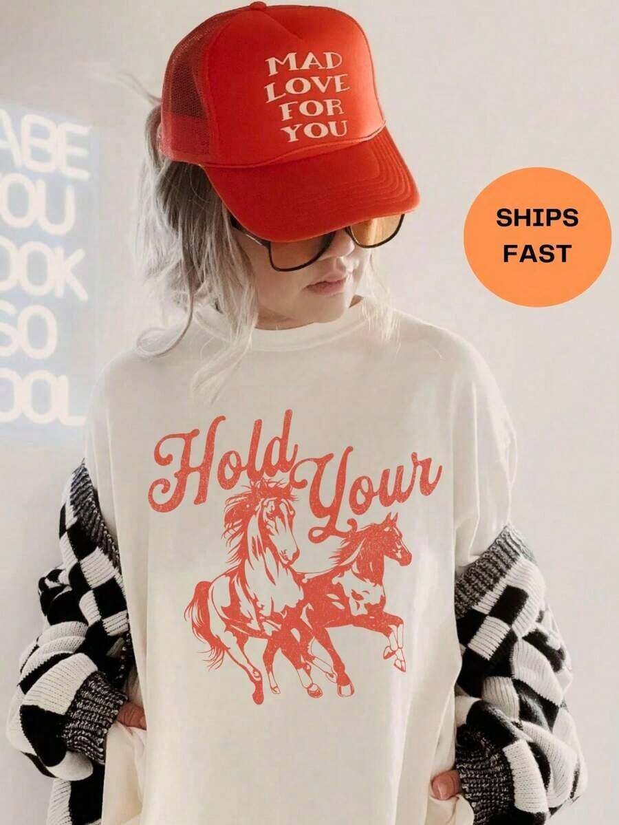 Camiseta Artsadd "Hold Your Horses", Camiseta Divertida de Caballo, Camiseta de Vaquera, Camisetas de Estilo Western para Mujer, Camiseta Gráfica Oversize, Camiseta de Meme, Transpirable y cómoda. - 1-blanco - Ver 1