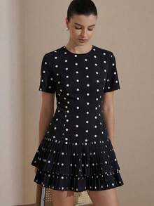 Versatile Casual Dress For Women With Round Neck, Fitted Waist, Short Sleeves, Black And White Polka Dot Print, Layered Ruffle Hem And Matching Silhouette - 黑色 - 查看 1