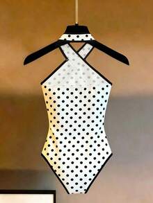 Body de mujer con cuello halter y recorte cruzado, minimalista y versátil - Blanco 3 - Ver 2