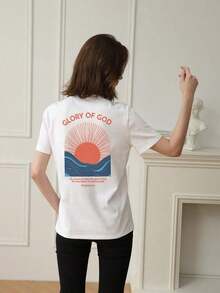 Camiseta blanca de manga corta con cuello redondo, estilo casual, con estampado sencillo de sol y olas, ideal para el verano.Moderna y versátil, perfecta para el uso diario. AV68 - Blanco - Ver 3