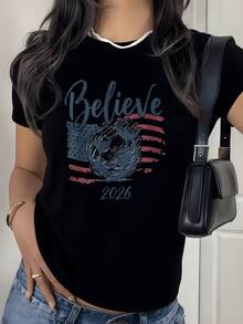 Soccer Ball Engulfed In Flames On An American Flag Symbolizing Sporting Passion And The Year 2026, A Call To Faith And Sporting Success. High-Quality Women's T-Shirt For All Your Events. - 黑色 - 查看 8
