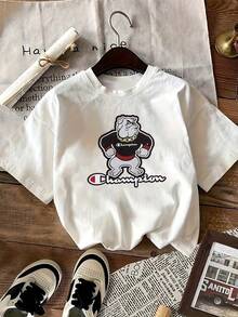Bulldog con actitud poderosa mostrando fuerza y confianza con su postura desafiante y mirada decidida simbolizando energía y determinación camiseta de mujer  cómoda casual para uso diario - Blanco - Ver 2