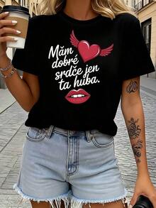Camiseta de Mujer "CRAZY In LOVE With YOU" con Estampado de Corazón y Flecha, Perfecta para Citas de San Valentín, Salidas Casuales en Pareja, con un Diseño Romántico y Divertido de Manga Corta para Uso Diario. - Negro - Ver 5