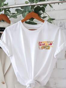 Camiseta casual de vacaciones para mujer, de manga corta y cuello redondo, con un atractivo estampado de mago, perfecta para el verano y la primavera, diseñada para mujeres. - Blanco - Ver 2