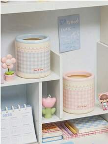 1pc High Quality Plaid Pattern Heart Bow Decor Desktop Storage Organizer, Thickened Sturdy Wear-Resistant Plastic Multi-Purpose Desk Container, Cute Sweet Romantic Style Solid Color Desktop Pen Holder, Fashion Exquisite Makeup Brush Storage Bucket, Stable Base Anti-Fall Mini Waste Paper Basket - Multicolor - View 9