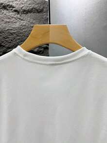 Almacén local, una camiseta de manga corta para mujer con estilo retro americano, de corte holgado y diseño estampado (los pantalones son solo para sugerencias de estilo). Esta pieza sencilla y elegante presenta un patrón de letras impresas con temática tropical, lo que la convierte en un elemento imprescindible para crear un look relajado de vacaciones, perfecto para ocasiones como el Día del Trabajo y el Día de la Independencia de México. - Blanco - Ver 6