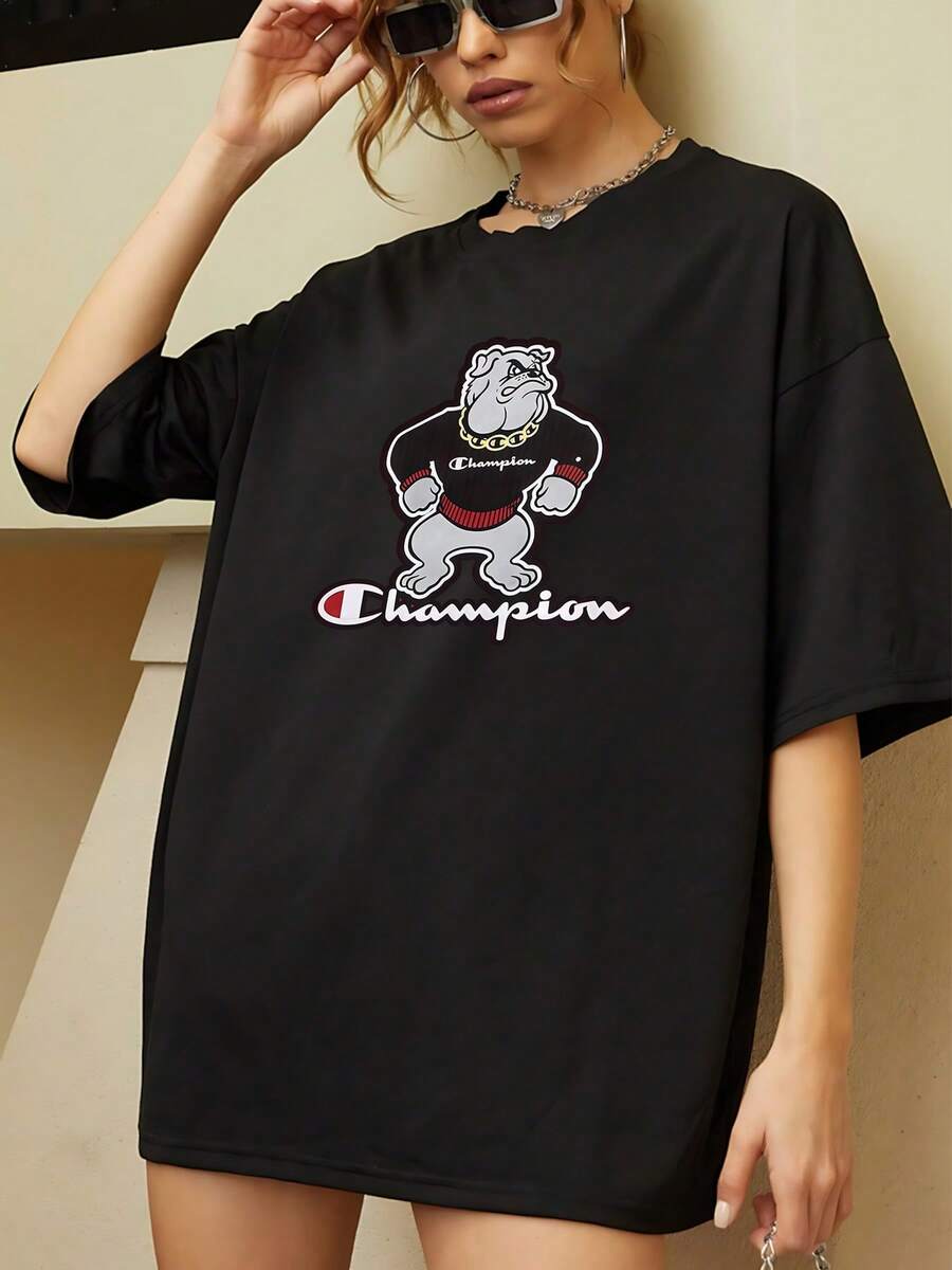 Bulldog With A Powerful Attitude Showing Strength And Confidence With Its Defiant Stance And Determined Gaze Symbolizing Energy And Determination. Comfortable Casual Women's T-Shirt For Everyday Wear - 黑色 - 查看 1
