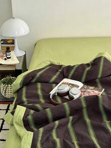 1pc Thin Quilt, Summer Quilt, Air Conditioning Quilt, Quilted Blanket (Without Pillowcase), Striped Pattern, Soft & Comfortable Bound Edge Design, Bedding, Suitable For Dorm, Bedroom, Apartment, Spring & Summer - Green - View 5