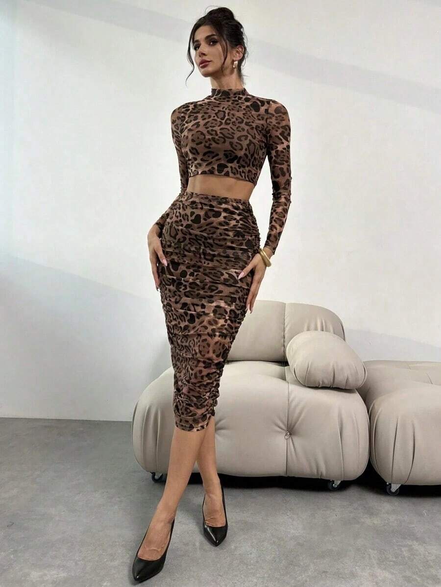 2 piezas Conjunto de mujer de verano y otoño sexy y elegante con parte superior corta de manga larga con estampado de leopardo en malla y falda fruncida de cintura alta - Marrón - Ver 1