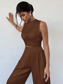 Conjunto de 2 piezas elegante y minimalista para mujer con camisa sin mangas y espalda descubierta y pantalones anchos plisados en color negro. Romántico para ir a trabajar, festivales de música, citas, Día de San Valentín. - Caqui - Ver 10