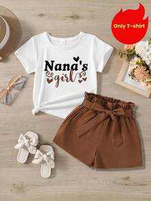 Una camiseta de manga corta para mujer con estilo retro americano, de corte holgado y con diseño estampado (los pantalones son solo para sugerencias de estilo). Esta pieza sencilla y elegante presenta un patrón de letras impresas con temática tropical, lo que la convierte en un elemento imprescindible para crear un look relajado de vacaciones, perfecto para ocasiones como el Día del Trabajo y el Día de la Independencia de México. - Blanco - Ver 6