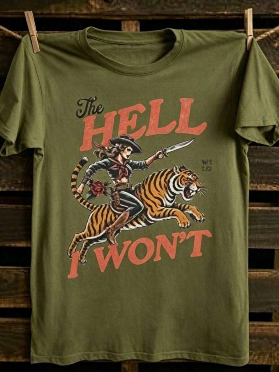 Camiseta de Mujer "The Hell I Won't" Estilo Cowgirl – Camiseta de Cuello Redondo con Gráficos Retro de Motociclista y Tatuaje Western, Top Casual Estilo Wild Western. Esta es una camiseta de manga corta para mujer, suave, agradable al tacto, versátil y de puro algodón, adecuada para el uso diario, salidas informales y ropa deportiva. Es una camiseta de algodón puro para mujer, holgada, cómoda y deportiva, ideal para primavera/verano, perfecta como capa base. - Verde militar - Ver 1
