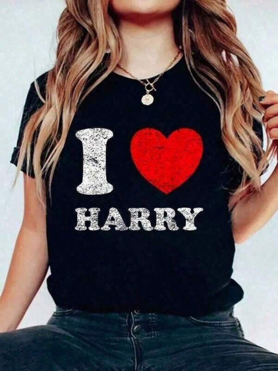 Camiseta estilo grunge desgastado con la frase "I Love Harry", top casual de manga corta para primavera y verano, ropa de mujer, top holgado de algodón, camiseta de mujer, camisetas para mujer, ropa de primavera Y2K para mujer, blusas para mujer, blusas, blusas casuales para dama, camisetas de mujer, tops. - Negro - Ver 1