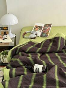 1pc Thin Quilt, Summer Quilt, Air Conditioning Quilt, Quilted Blanket (Without Pillowcase), Striped Pattern, Soft & Comfortable Bound Edge Design, Bedding, Suitable For Dorm, Bedroom, Apartment, Spring & Summer - Green - View 6