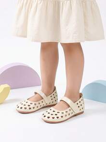 1 Pair Children's Hollow Heart Summer Flat Sandals, Solid Color Minimalist Versatile, Easy Closure, Girls Cute Round Toe Pastoral Style Sandals, Suitable For Picnic, Vacation, Matching Outfits - Beige - View 1