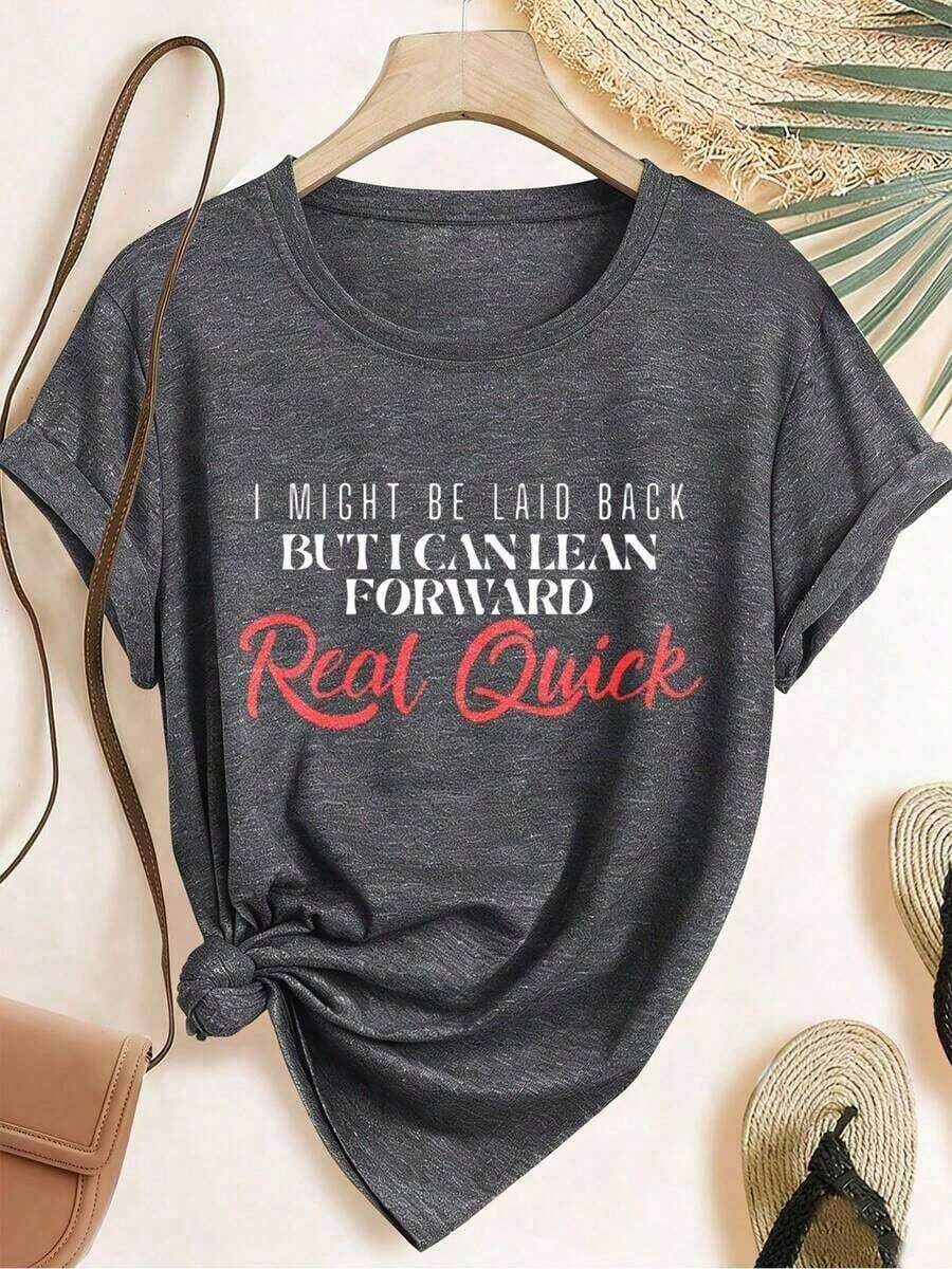 2026 Summer ELYSIAN WEAR Women's T-Shirt 180G, Casual Loose Fit, Crew Neck, Short Sleeve, Graphic Print With The Humorous Phrase "I May Be Laid-Back, But I Can Bend Forward Real Fast." Ideal For Everyday Wear, Comfortable And Soft, Made From A Cotton Blend, Suitable For Women Who Love Humor And Relaxed Style. Loose And Comfortable Graphic Tees. - 灰色 6 - 查看 1