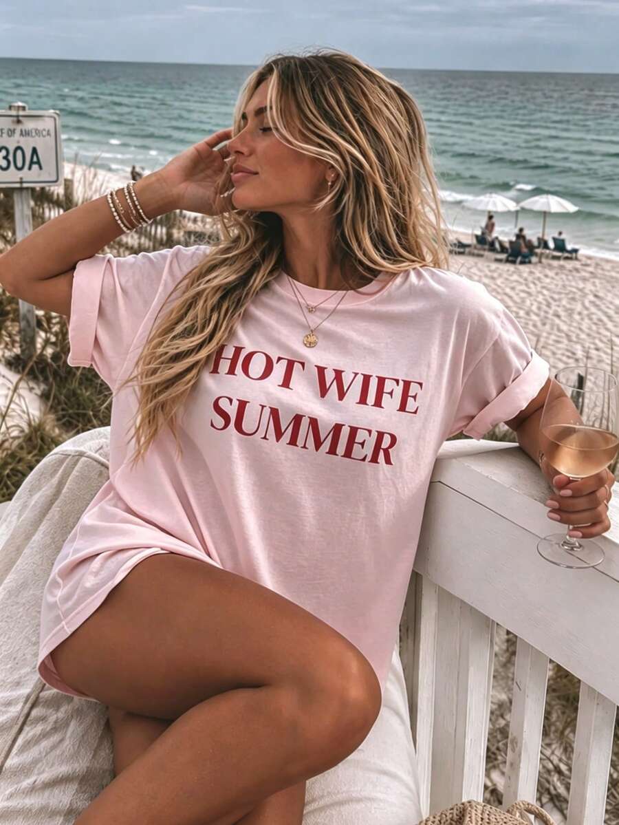 100% Cotton Hot Wife Summer TShirt - Funny Newlywed Shirt | Bachelorette Party Tee | Honeymoon Top | Bride Era2026-Cropped Graphic Tees Women - 粉色 - 查看 1