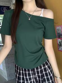 夏季新款日系辣妹風灰色不對稱肩女款T恤 側收腰顯瘦休閒上衣 - 墨綠色 - 查看 4