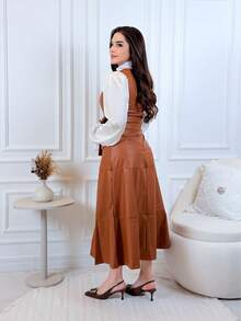 Midi Dress With A Flared, Fitted Waist In Faux Leather. Modest And Elegant Fashion. Conservative/Modest. Suitable For Parties, Casual Wear, Boho, Formal And Evening Wear, Office, Everyday Wear, Autumn/Winter. - 駝色 - 查看 2